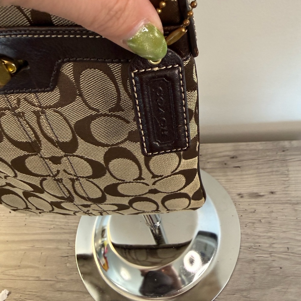 Vintage! Coach Hampton Signature Crossbody Bag - Picture 3 of 8